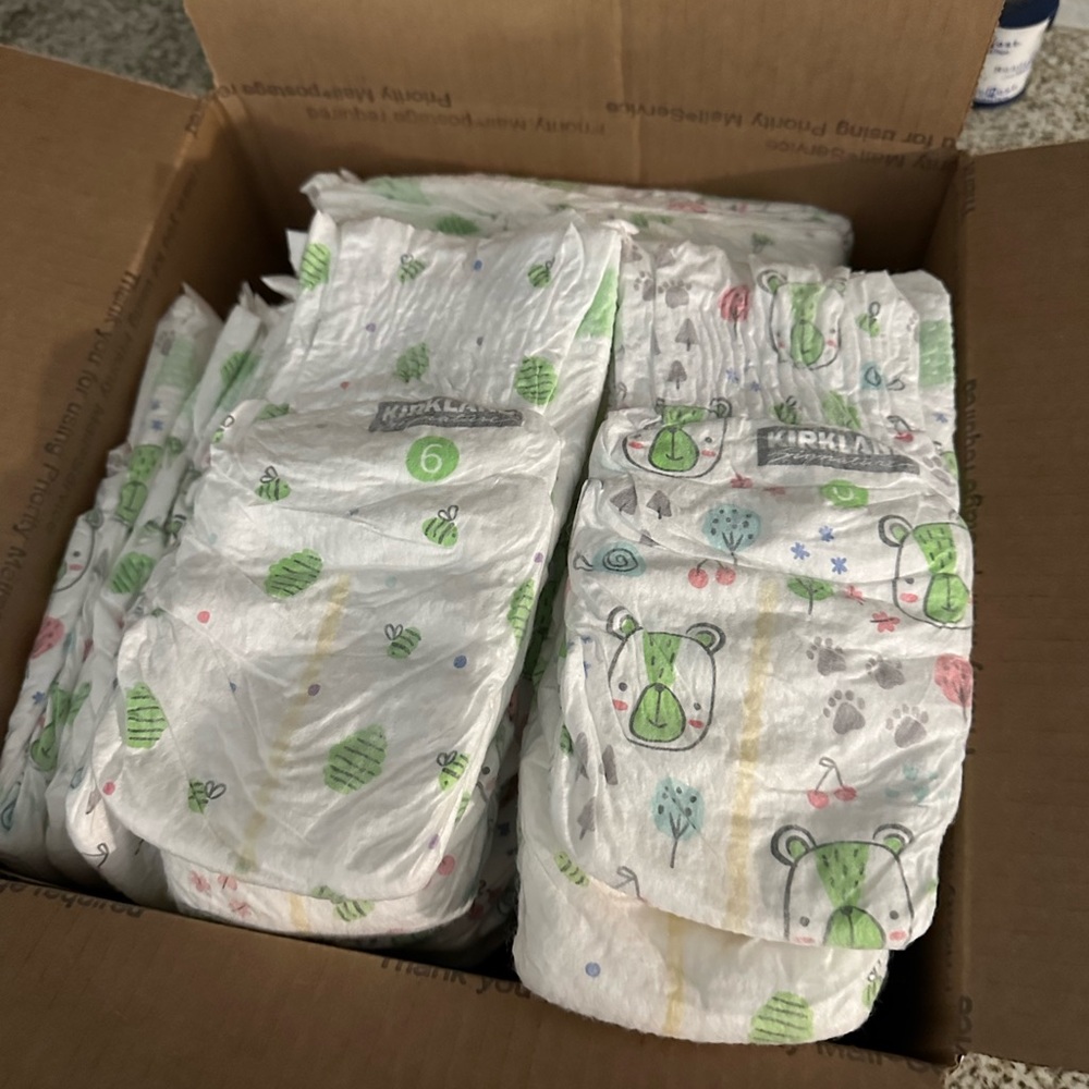Box with 32 diapers size 6.